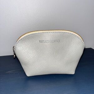 Portland Leather Bella Pouch in Nimbus